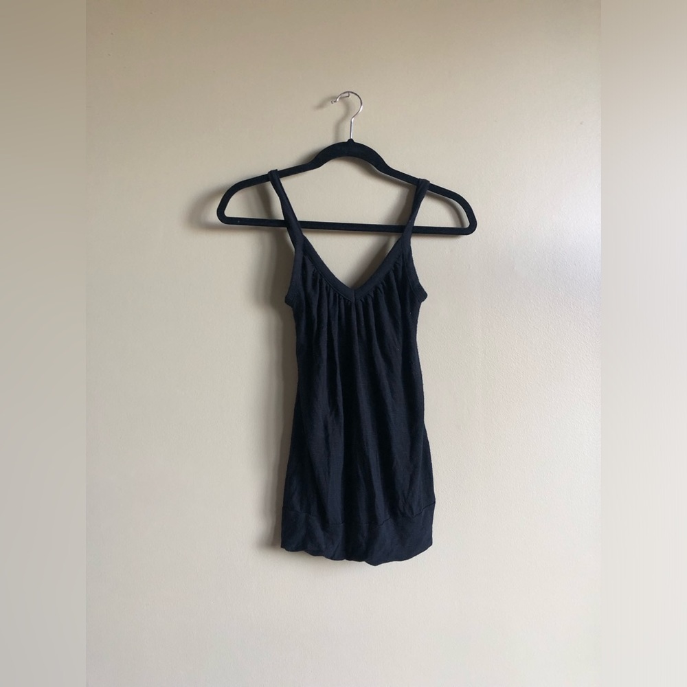 Dynamite Women Black sleeveless V-neck tank tops Size XS